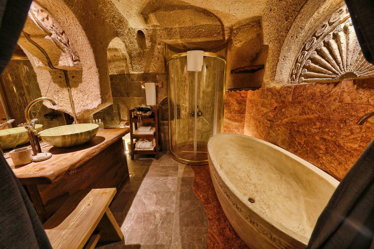 deluxe suite with chimney | deep-soaking bathtub