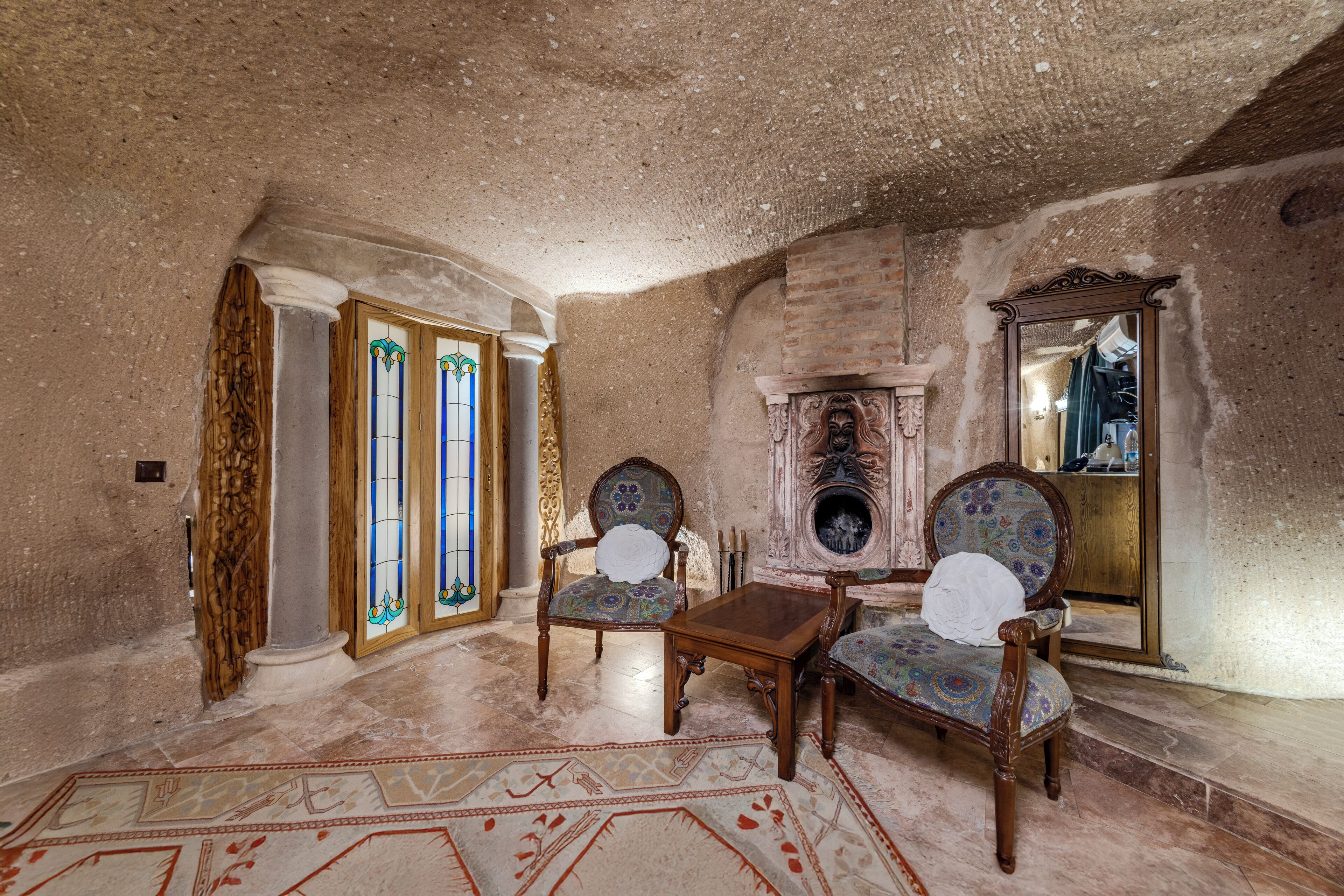 Deluxe Suite with Chimney | Living area | LCD TV, heated floors