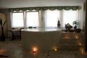 Indoor spa tub