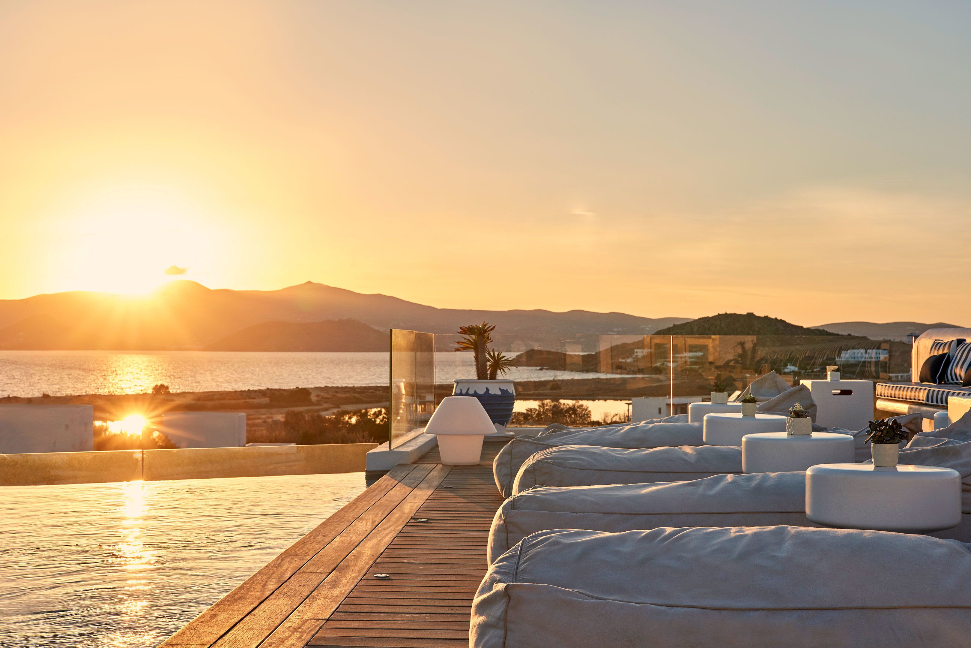 Piscine extérieure (ouverte en saison), parasols de plage