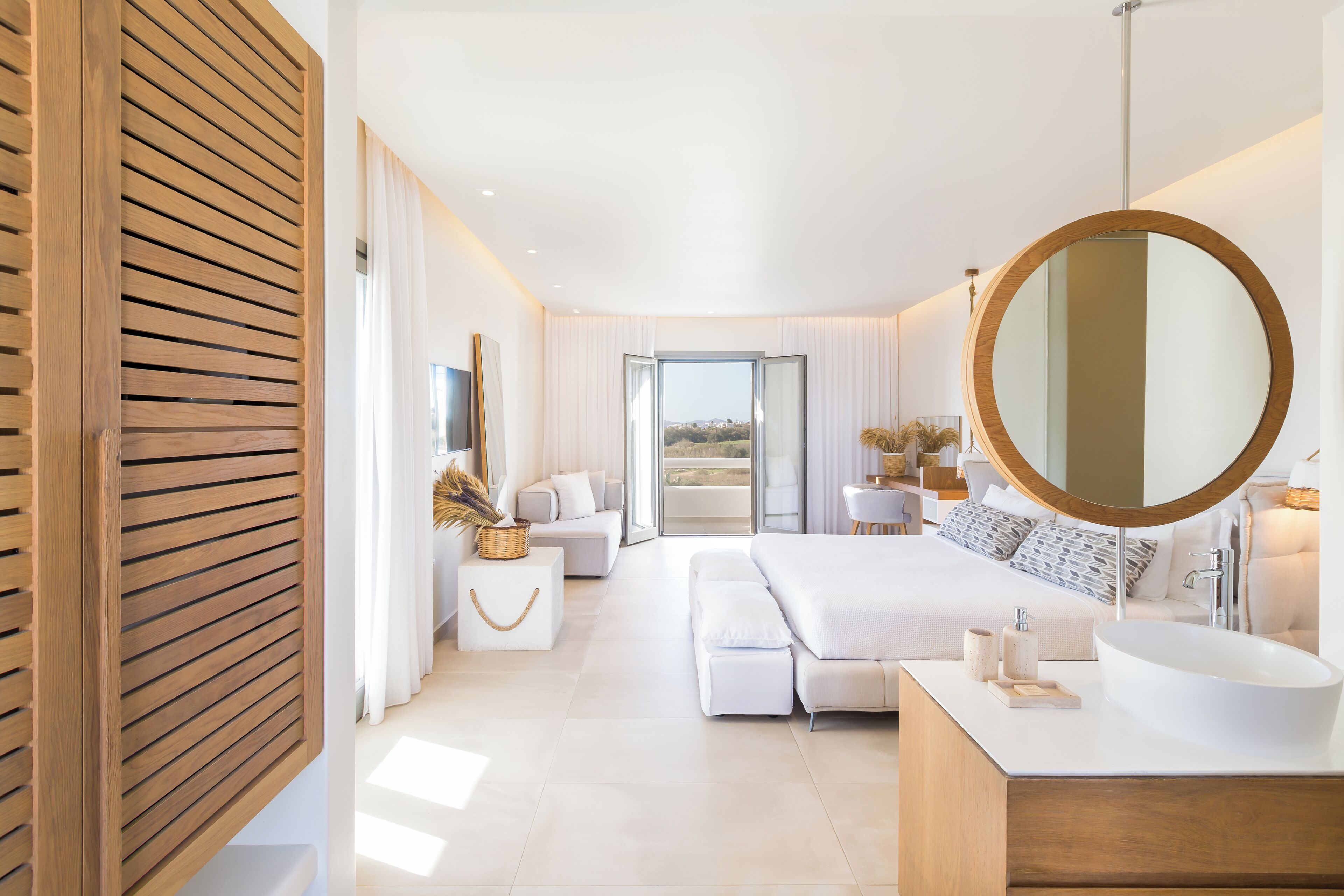 Sea View Suite with Outdoor Hot Tub | Minibar, Zimmersafe, Schreibtisch, schallisolierte Zimmer