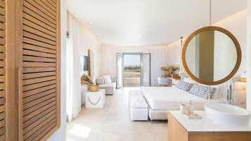 Sea View Suite with Outdoor Hot Tub | Minibar, Zimmersafe, Schreibtisch, schallisolierte Zimmer