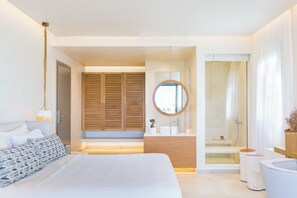 Minibar, in-room safe, desk, soundproofing - 18 Grapes Hotel (Naxos)
