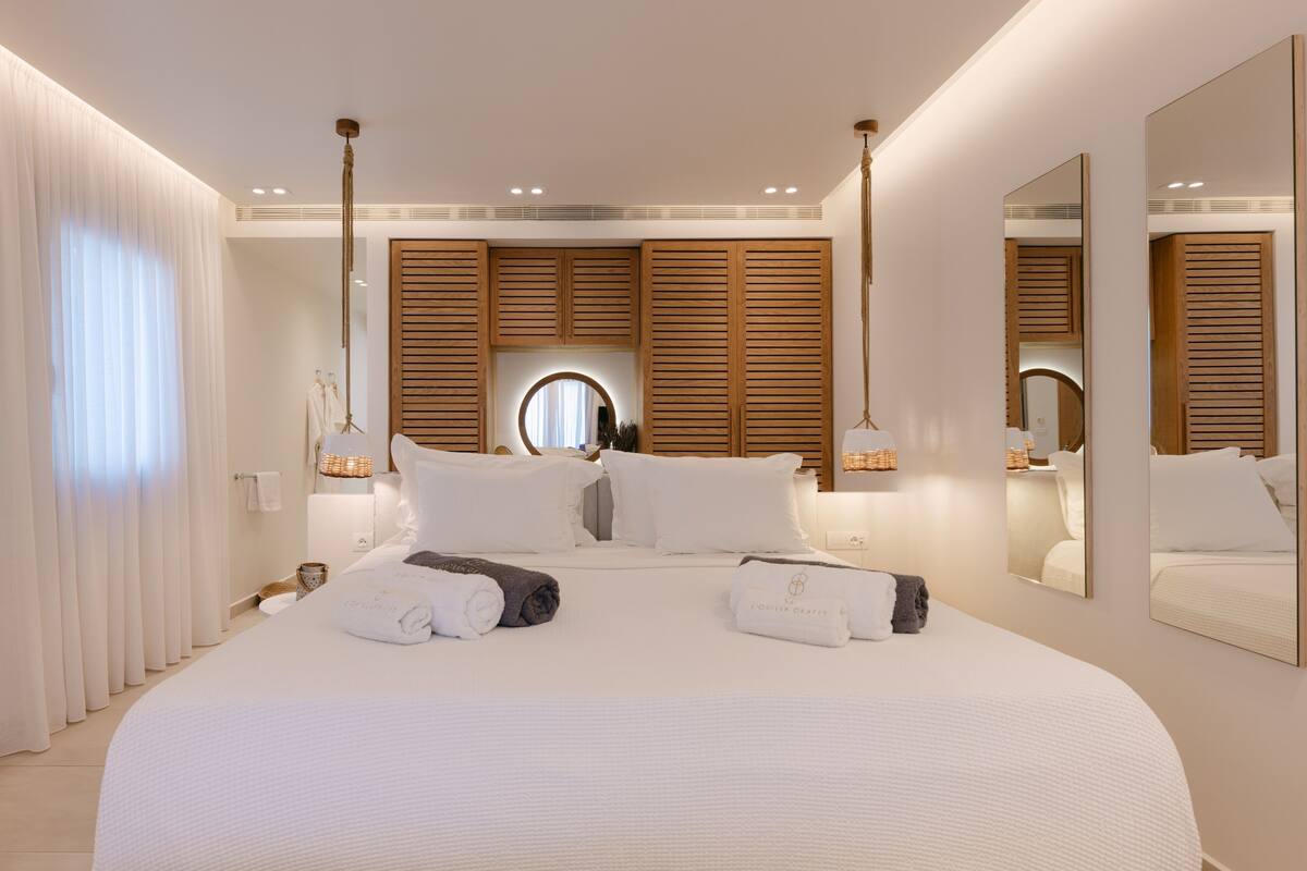 partial sea view room with private garden and outdoor hot tub | 1 bedroom, minibar, in-room safe, desk