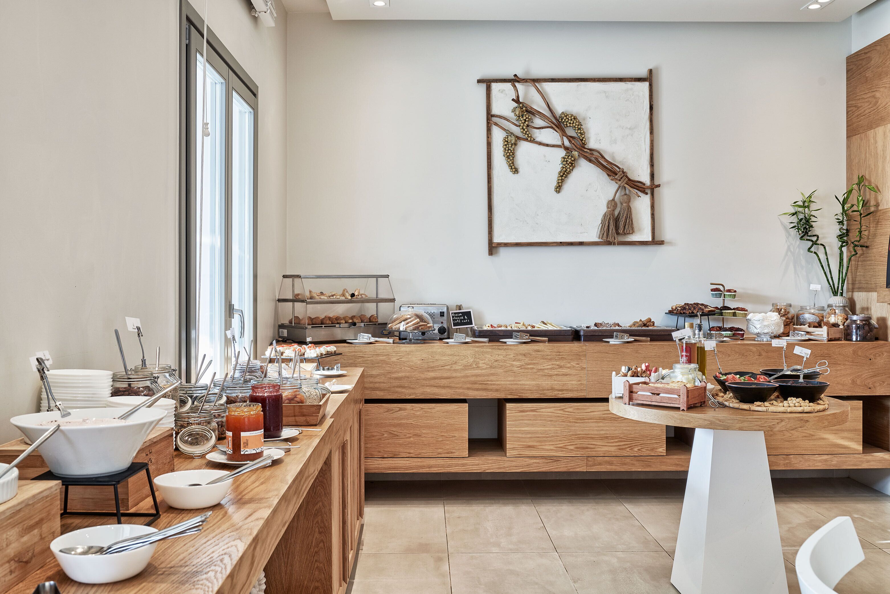 free daily cooked-to-order breakfast