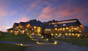 Façade de l’hébergement - soirée/nuit