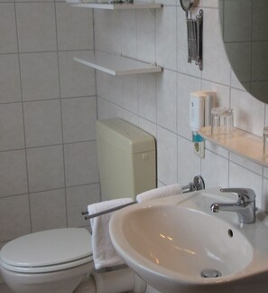 Single Room | Bathroom