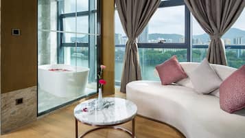 Deluxe Twin Room With River View | Minibar, in-room safe, desk, blackout drapes