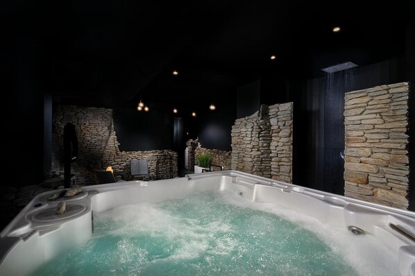 Sauna, tyrkisk bad/hammam, kropsbehandlinger, hydroterapi, aromaterapi