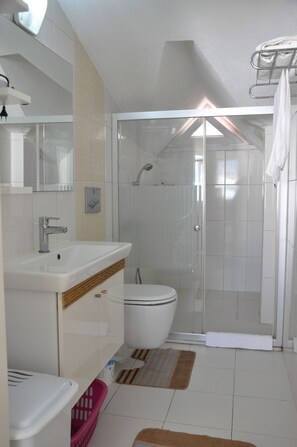 Family Villa | Bathroom | Free toiletries, hair dryer, slippers, towels - Akbük Palace Hotel & Residence (Didim)