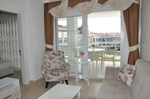 华丽开间套房, 1 间卧室 | 起居区 | 液晶电视