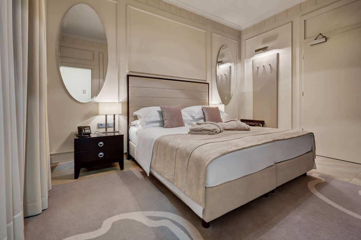 1 bedroom, premium bedding, minibar, in-room safe