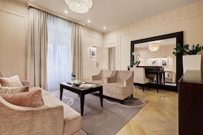 95-cm flat-screen TV with cable channels, TV