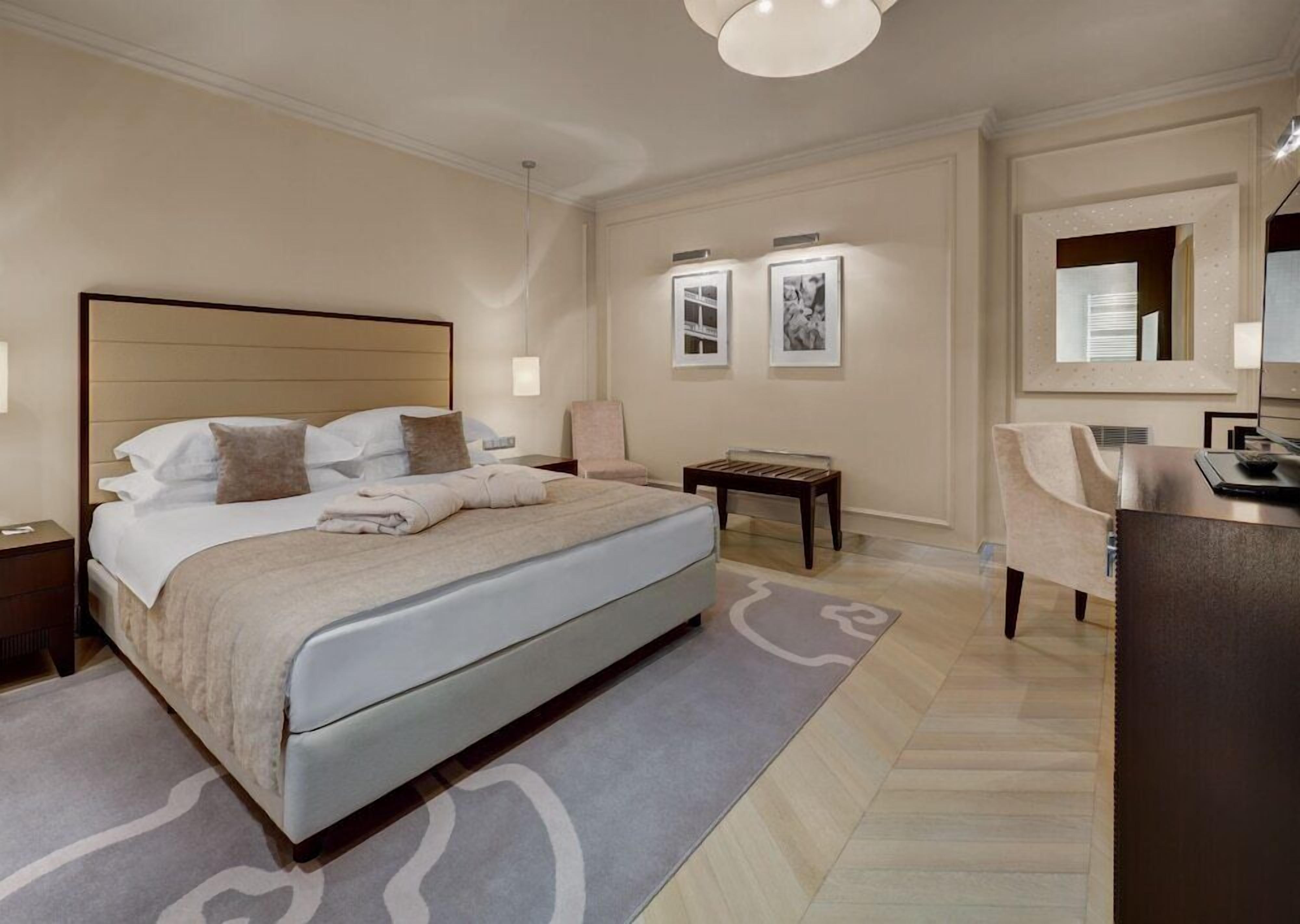 Premium bedding, minibar, in-room safe, desk