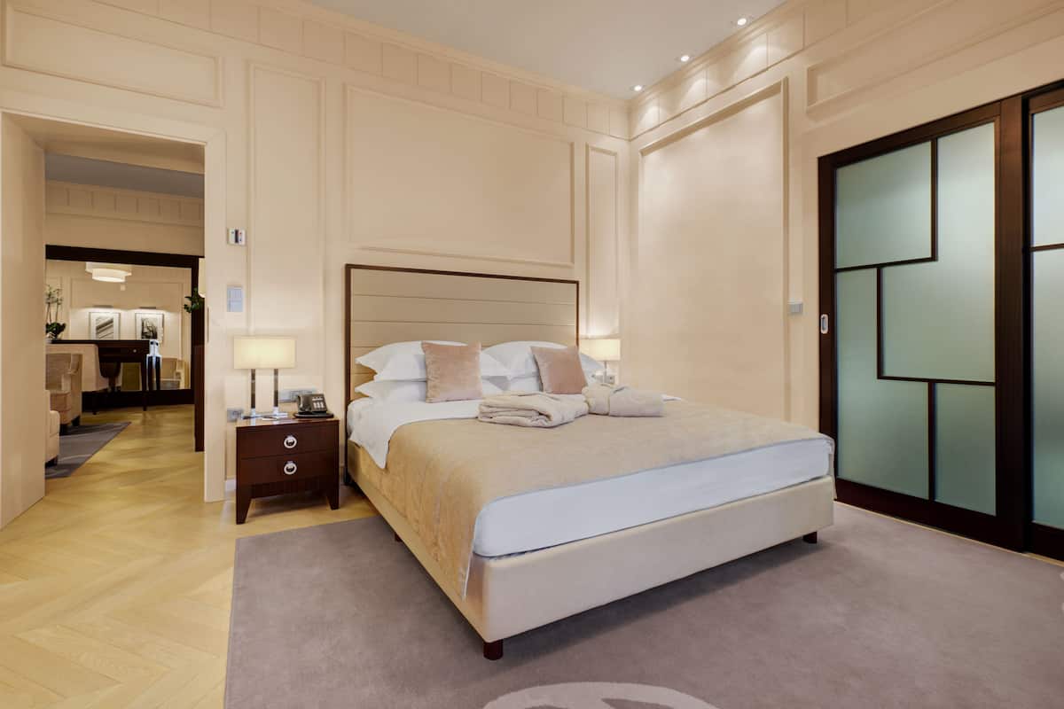 Suite – president (park view) | Sengetøy av topp kvalitet, minibar, safe på rommet og skrivebord