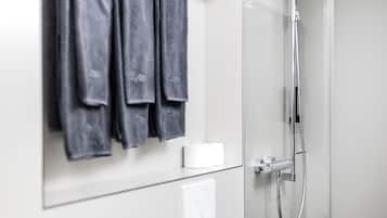 Douche, articles de toilette gratuits, sĂšche-cheveux