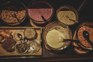 A variety of food items and containers on a wooden surface. - Revier Mountain Lodge Lenzerheide (Vaz-Obervaz)