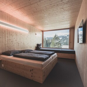 Hypo-allergenic bedding, soundproofing, free WiFi, bed sheets