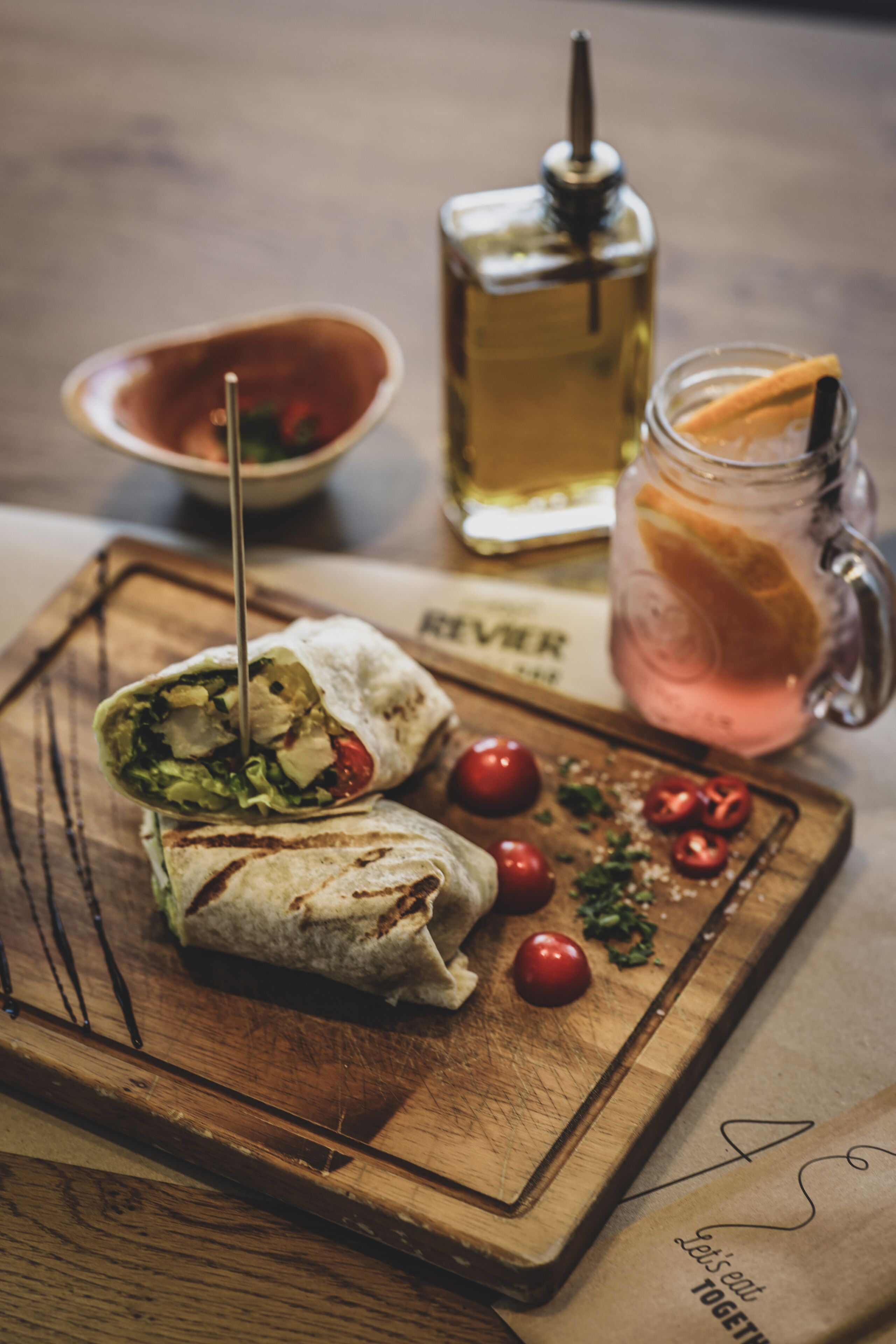 lunch and dinner served, international cuisine