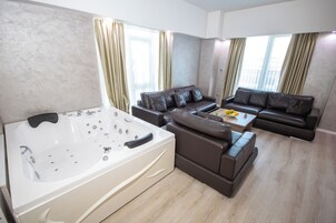 BALKONLU PRINCE SUITE | Living area | LCD TV