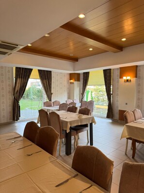 Daily buffet breakfast (TRY 10 per person)