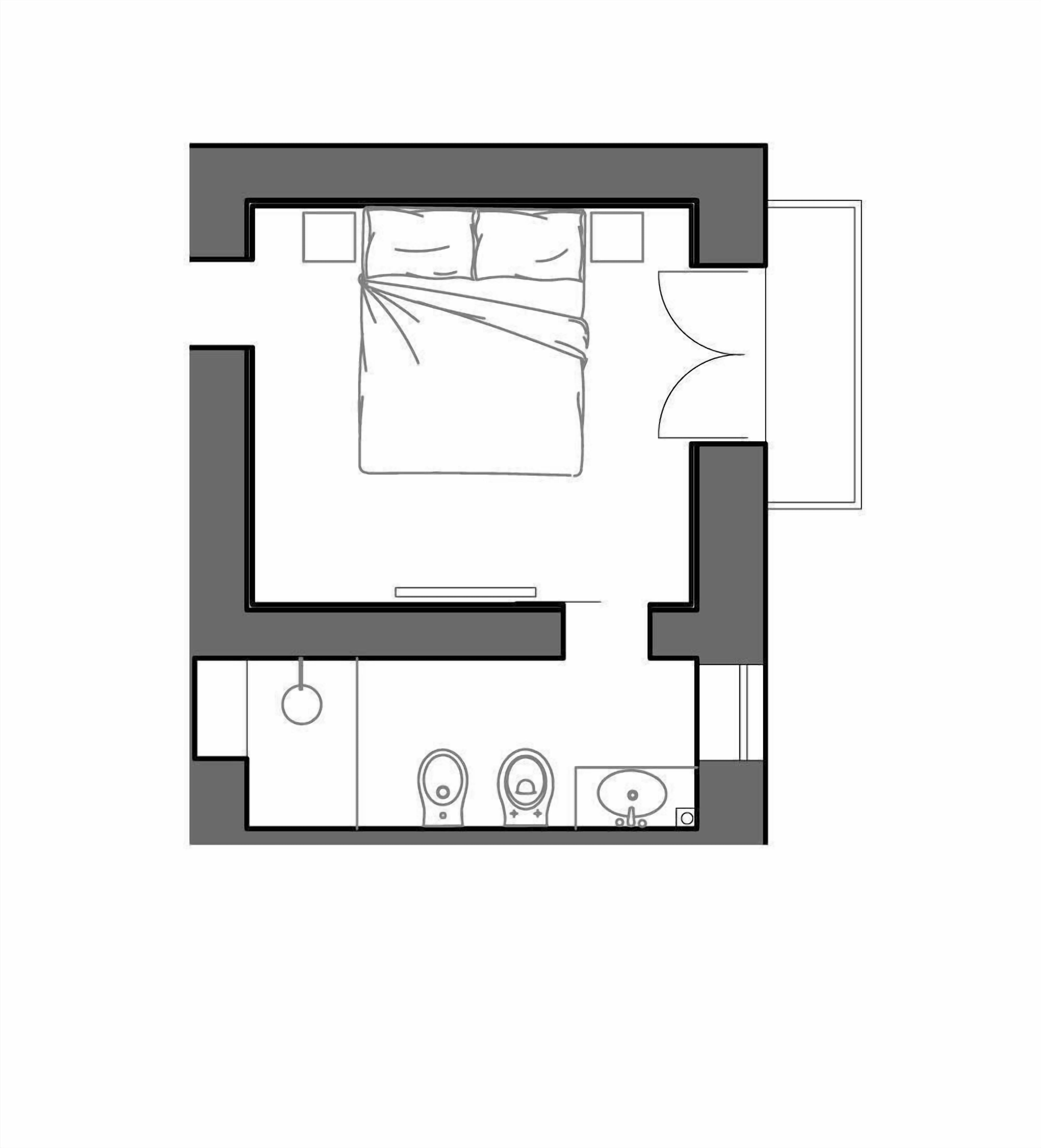 Grundplan over et hotelværelse, der viser en seng, et lille badeværelse og et siddeområde.