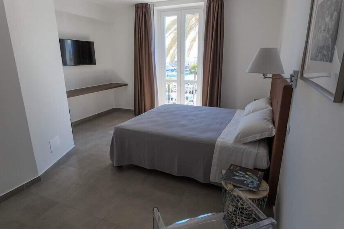 Premium bedding, minibar, in-room safe, individually decorated