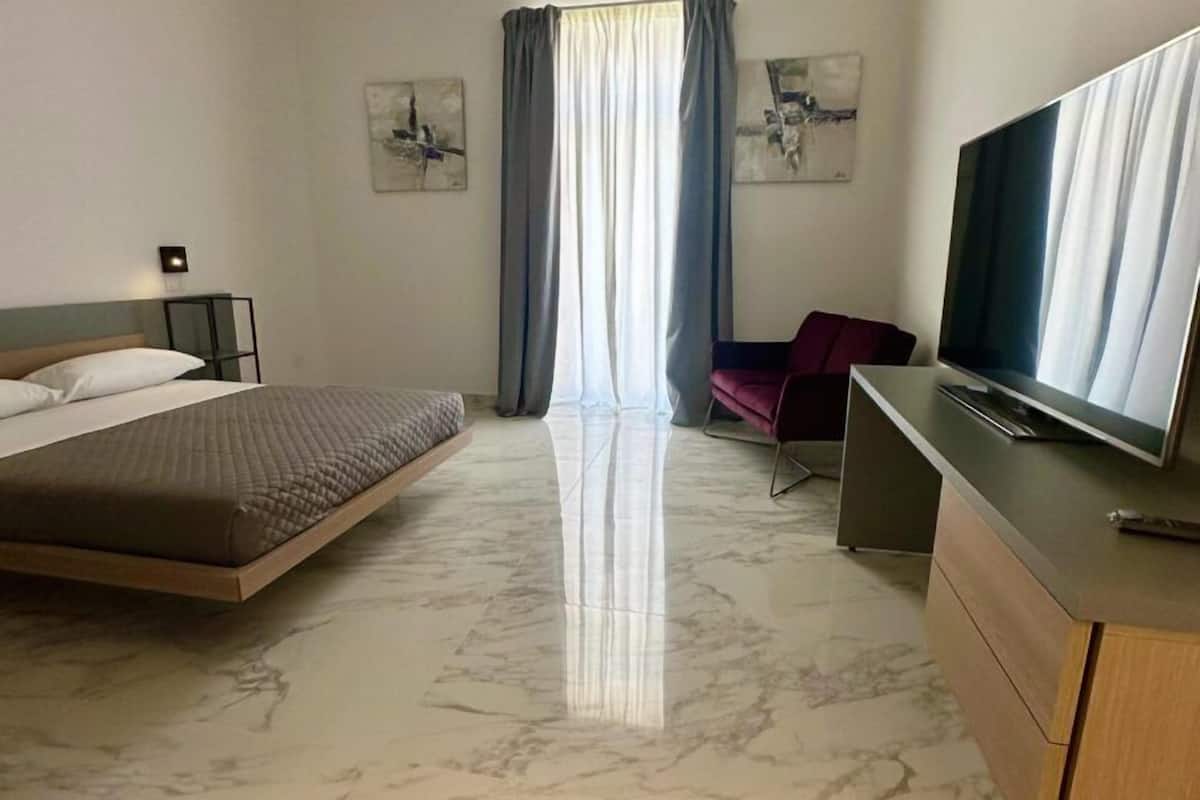 Quarto quádruplo | Roupas de cama premium, frigobar, cofres nos quartos