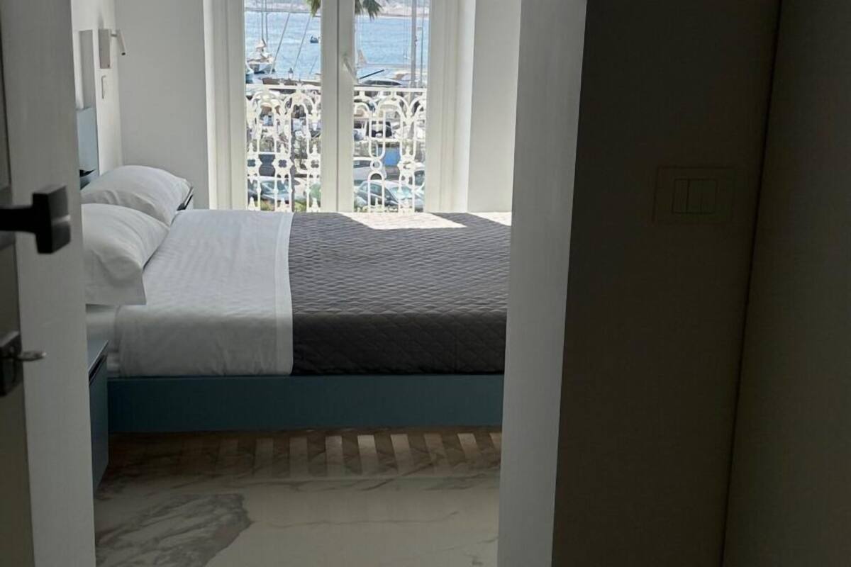Premium bedding, minibar, in-room safe, blackout drapes