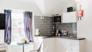 Estudio junior, 1 cama de matrimonio grande, no fumadores, baño privado | Cocina privada | Frigorífico, microondas, placa de cocina y máquina de café espresso