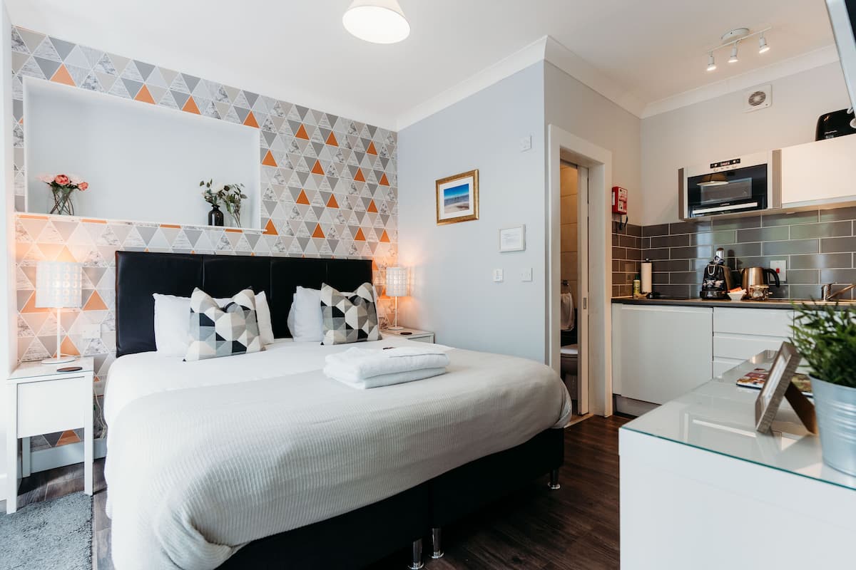 Superior Studio Apartment | 1 bedroom, Egyptian cotton sheets, premium bedding, desk