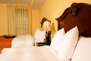 Double Room | Premium bedding, in-room safe, laptop workspace, blackout curtains - Main Street Inn (Blacksburg)