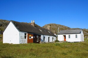 Front of property - Achmelvich Beach Youth Hostel (Achmelvich)