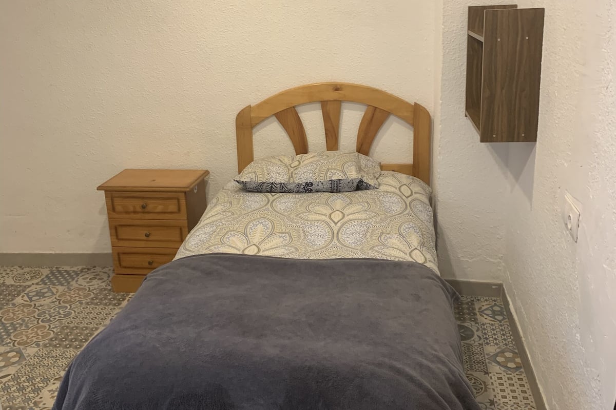 Blackout curtains, free WiFi