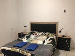 Blackout curtains, free WiFi