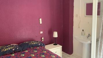 Blackout curtains, free WiFi