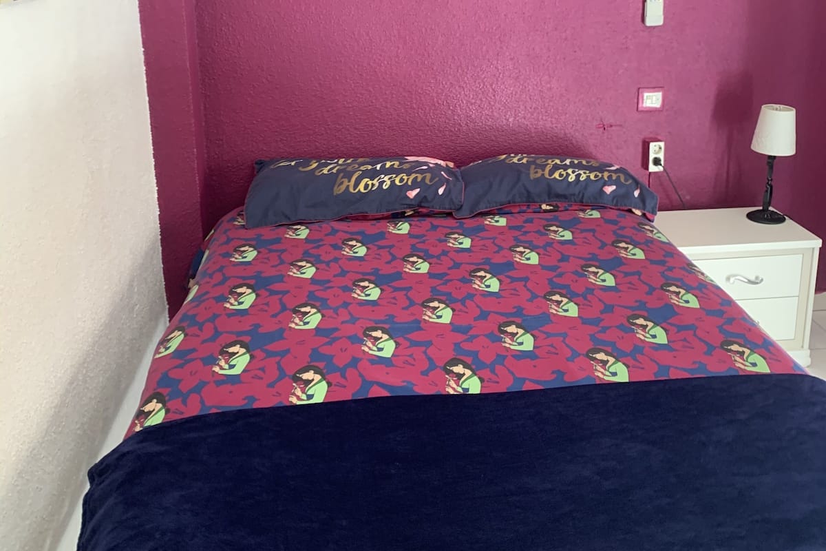 Blackout curtains, free WiFi