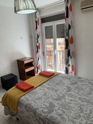 Blackout curtains, free WiFi