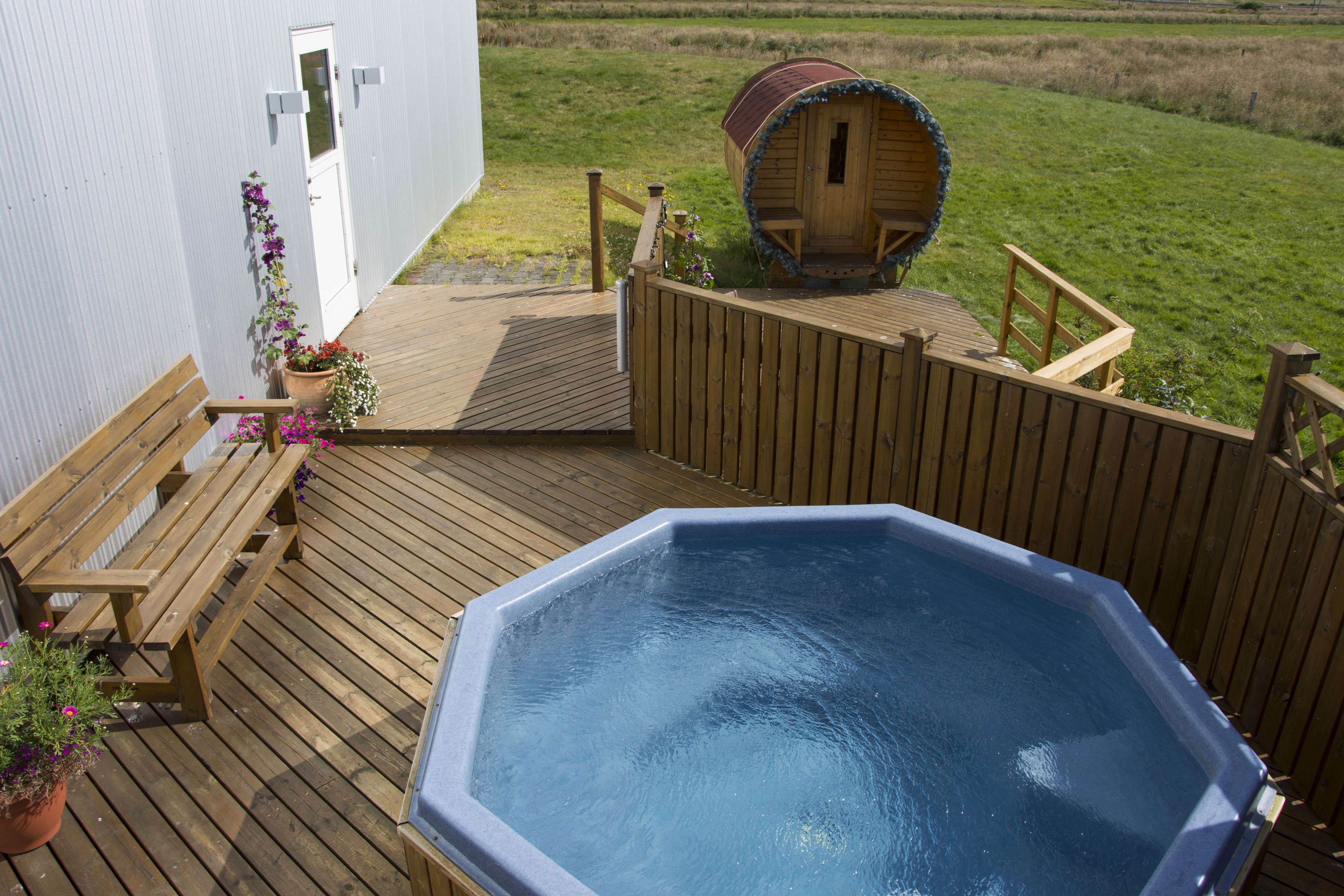 Bañera de hidromasaje al aire libre