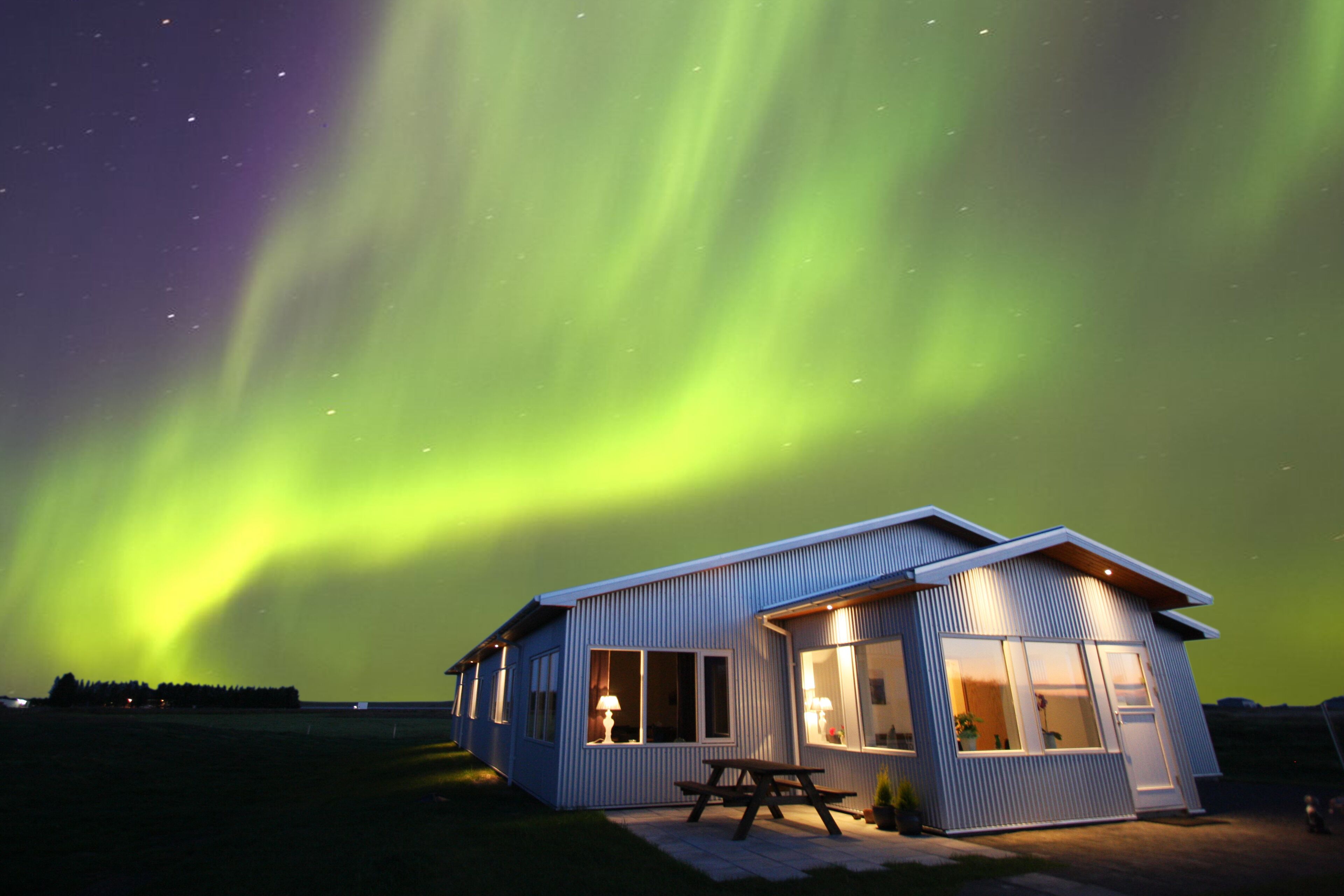 Overnatningsstedets facade – aften/nat