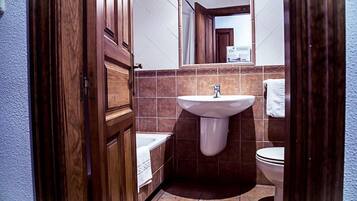Ducha, artículos de higiene personal gratuitos y secador de pelo