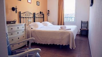 Desk, blackout curtains, free WiFi