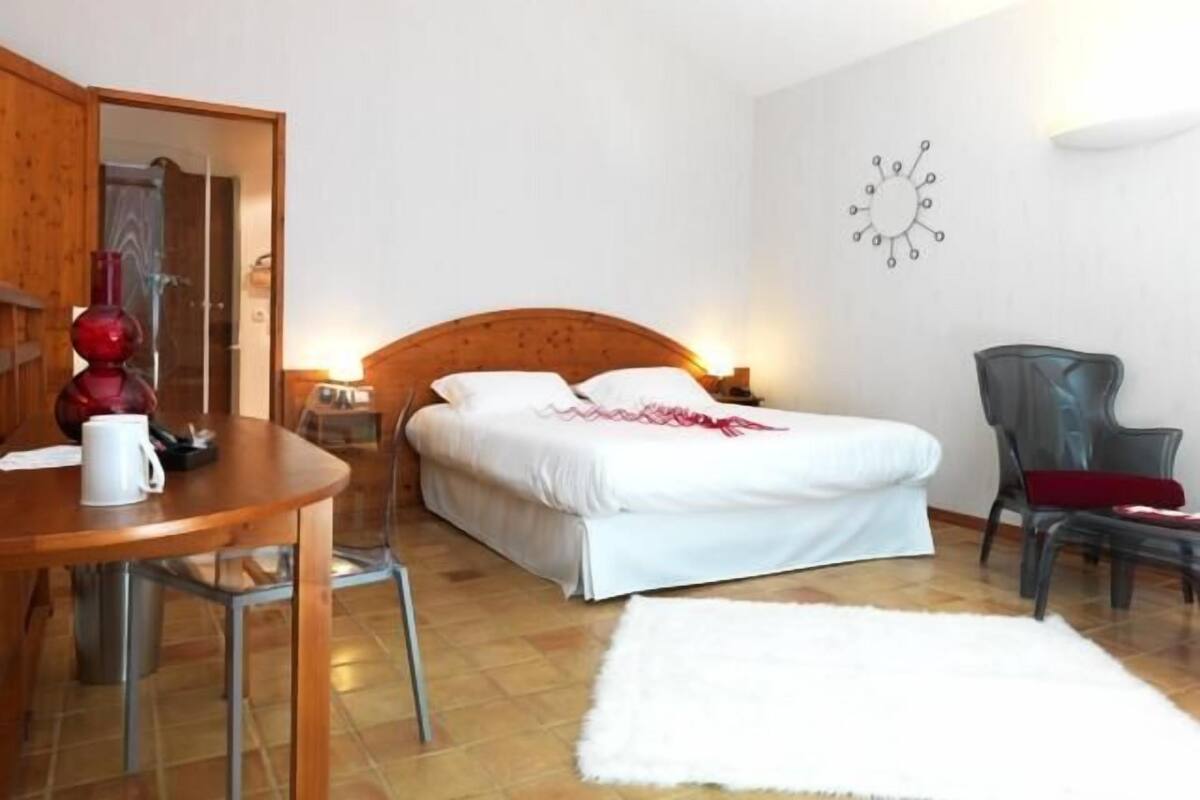 Superior Double Room (Montsegur)