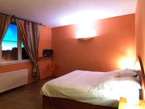 Quarto casal panorâmico (Montsegur) | Roupas de cama premium, frigobar, cofres nos quartos, escrivaninha