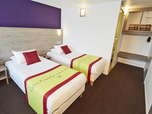 Standard Room, 2 Single Beds | Desk, free cots/infant beds, rollaway beds, free WiFi - Kyriad Cambrai (Fontaine-Notre-Dame)