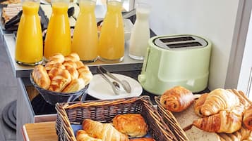 Dagelijks ontbijtbuffet (EUR 11.90 per persoon)