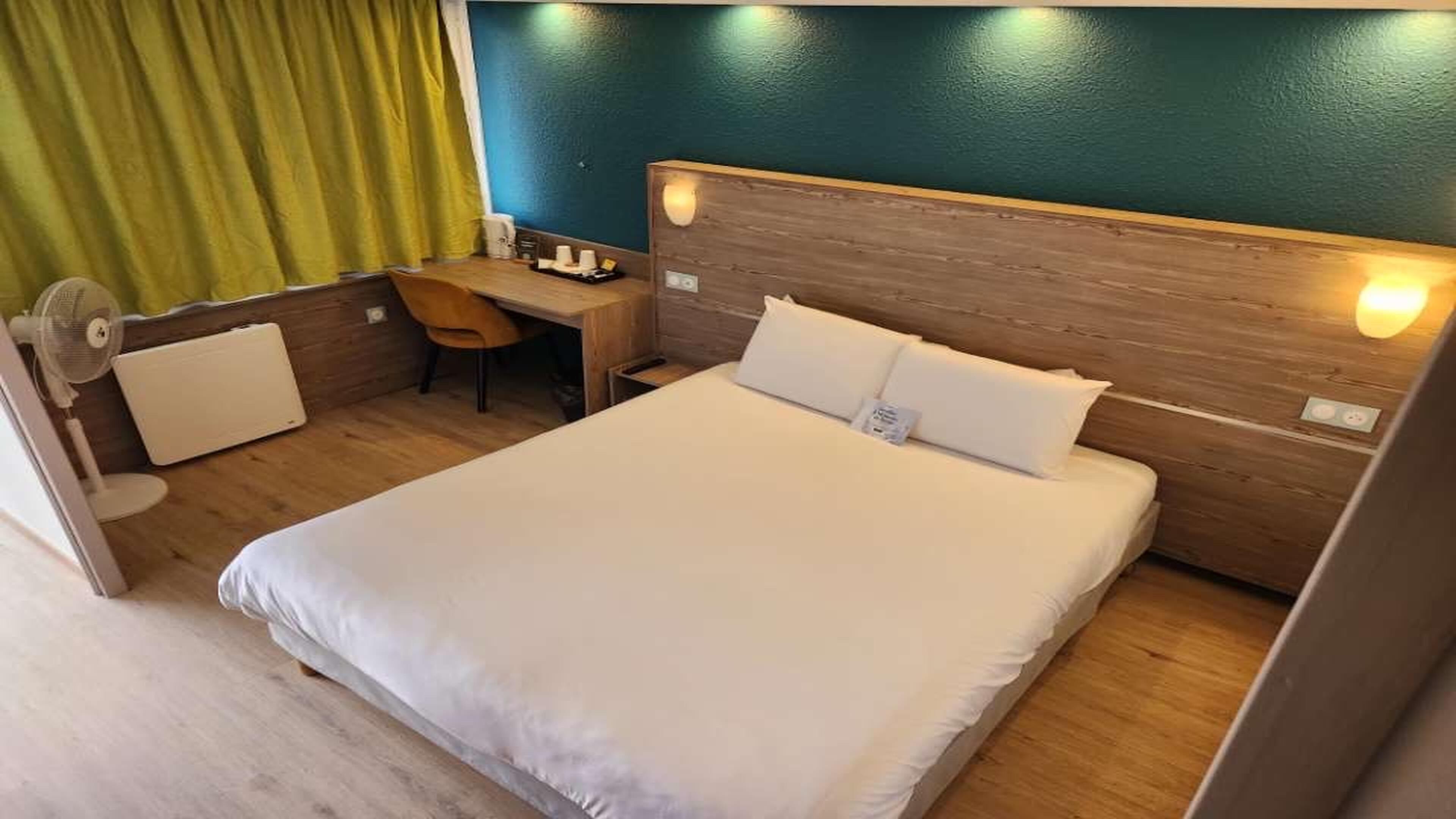 Desk, free cribs/infant beds, rollaway beds, free WiFi