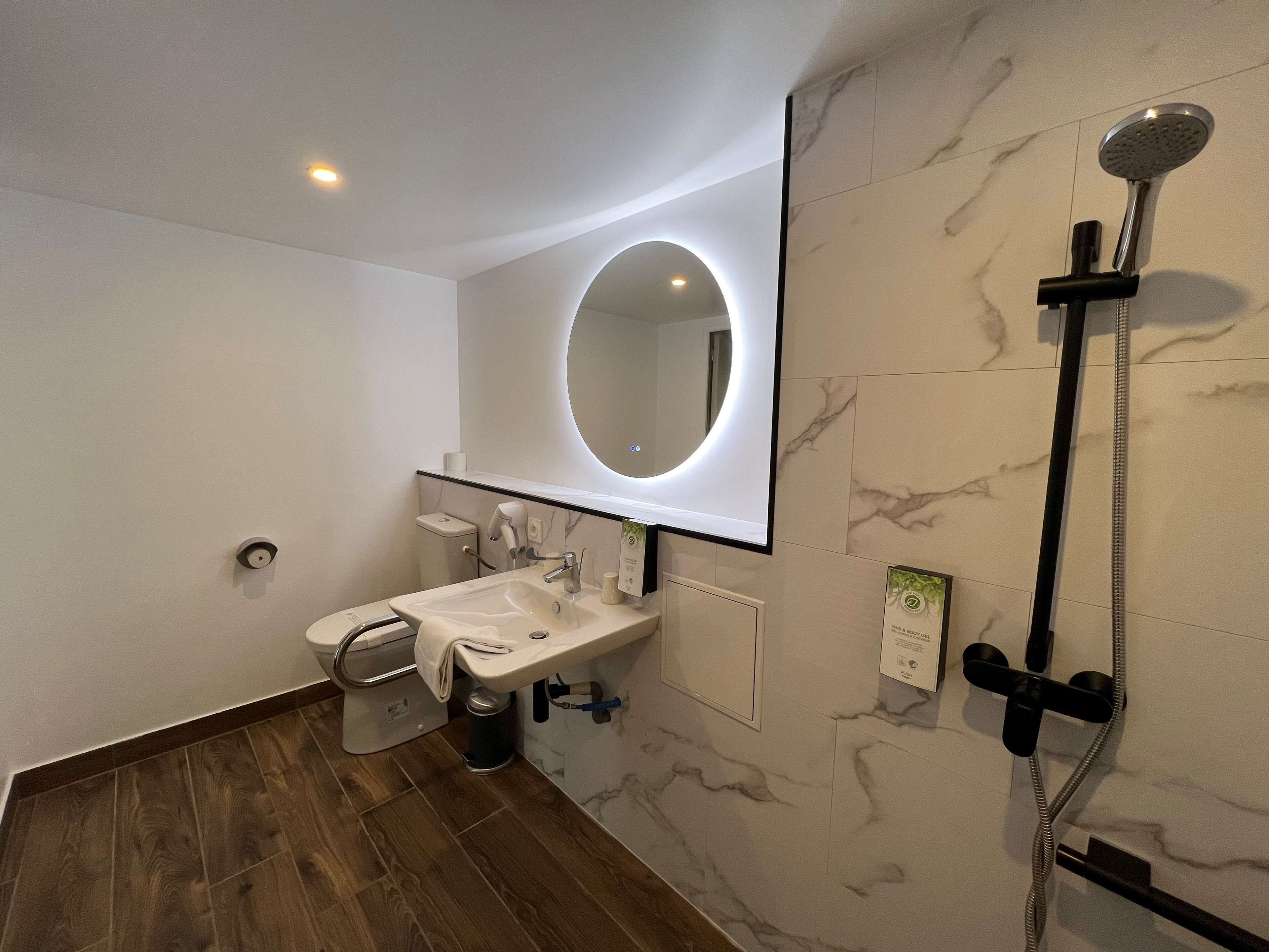Deep-soaking bathtub, eco-friendly toiletries, hair dryer, towels