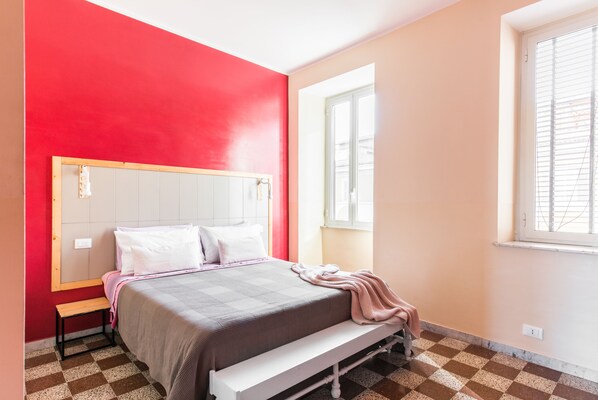 ダブルルーム | セーフティボックス (室内)、ベビーベッド、可動式ベッド、WiFi (無料)