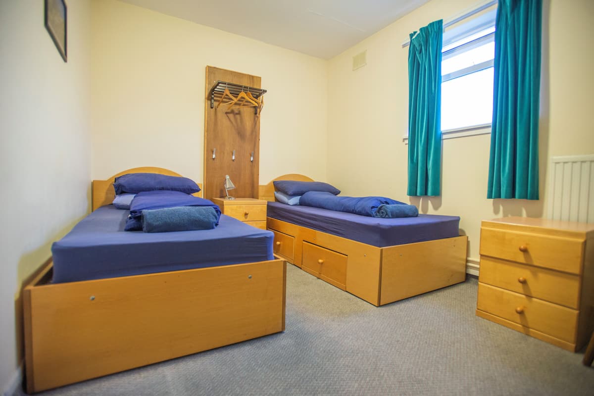 Twin Room, Shared Bathroom | Bed sheets
